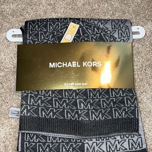 Michael Kors hat and scarf reversible